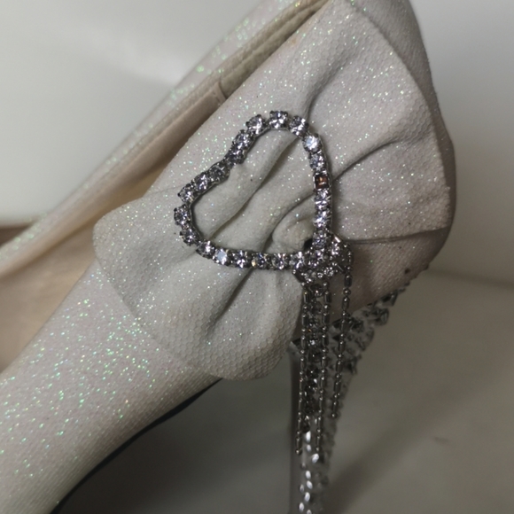 Amazing Shoes - Picture 5 of 12